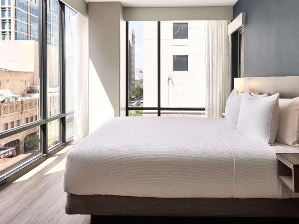 Hyatt Place Phoenix/Downtown : photo 1 de la chambre suite 1 chambre lit king-size avec canapé-lit