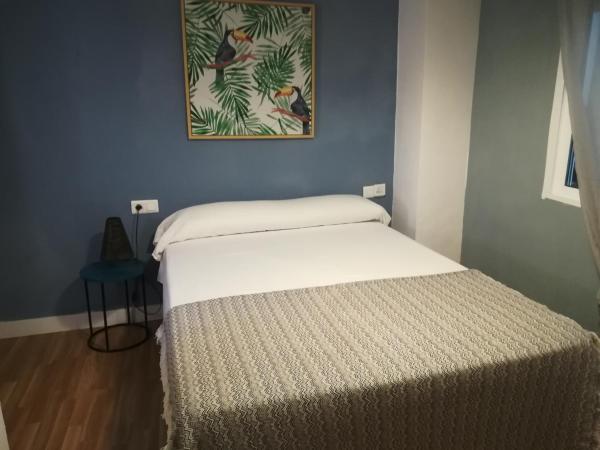 Hostal The Monkey Room : photo 9 de la chambre chambre double intérieur