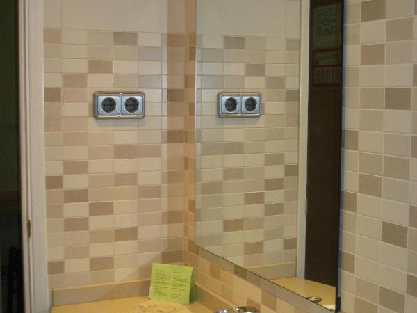 Hostal Nuevo Colon : photo 6 de la chambre chambre triple avec salle de bains