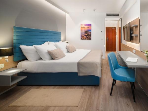 Valamar Meteor Hotel : photo 4 de la chambre chambre côté mer pour 2+1 personnes