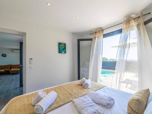 Résidence Pierre & Vacances Premium Les Terrasses d'Arsella : photo 1 de la chambre maison 4 chambres avec climatisation, piscine privée de 4 mètres et terrasse (8 adultes)