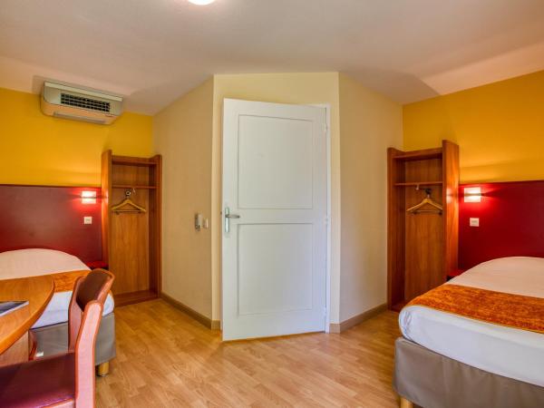 Abbys Hotel : photo 8 de la chambre chambre lits jumeaux pour personnes à mobilité réduite