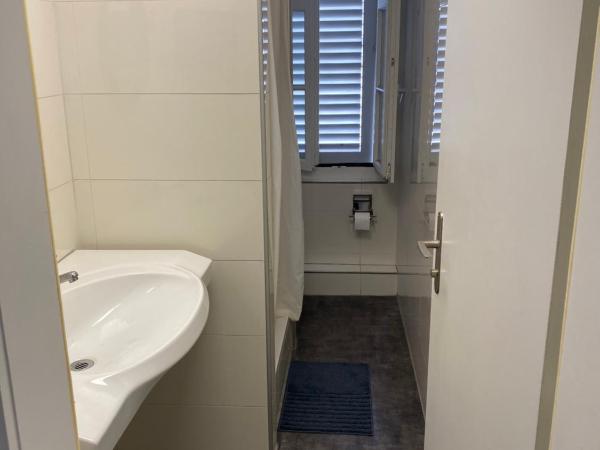 Kränzlin Hotel : photo 3 de la chambre chambre double avec douche et toilettes communes