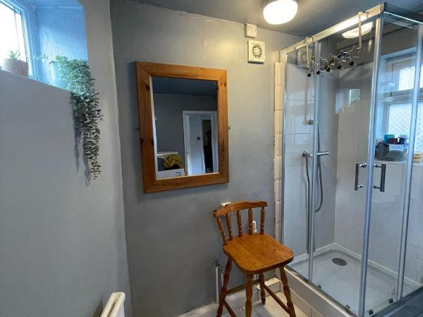 Room in family home near Penny Lane Liverpool : photo 5 de la chambre chambre double