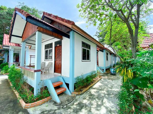 Lanta Paradise Beach Resort : photo 1 de la chambre bungalow standard