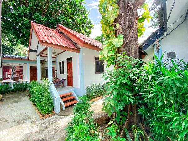 Lanta Paradise Beach Resort : photo 2 de la chambre bungalow standard