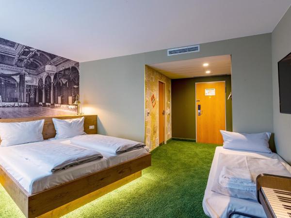 mightyTwice Hotel Dresden : photo 1 de la chambre chambre double avec lit d'appoint