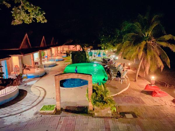 Lanta Paradise Beach Resort : photo 8 de la chambre bungalow familial avec vue sur la mer