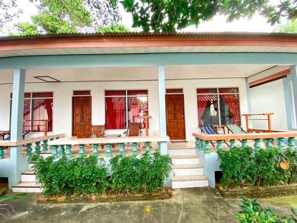 Lanta Paradise Beach Resort : photo 4 de la chambre chambre familiale