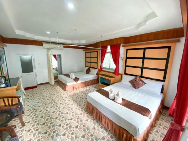 Lanta Paradise Beach Resort : photo 7 de la chambre chambre familiale