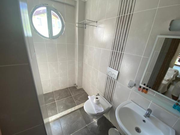 Astoria Beach Hotel : photo 1 de la chambre chambre quadruple deluxe