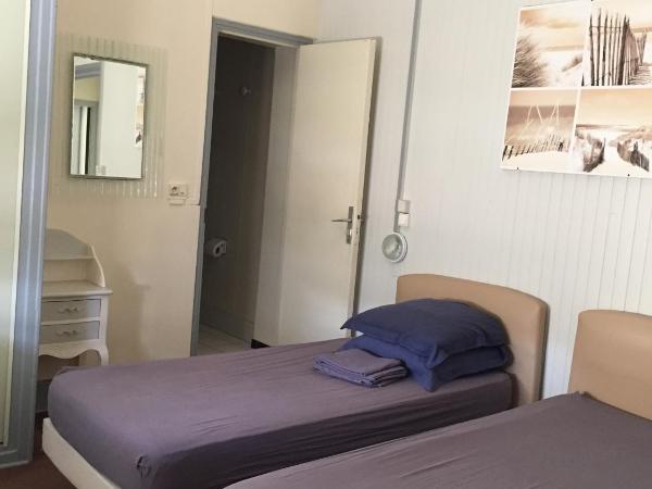 AUBERGE RIVA BELLA : photo 6 de la chambre chambre double ou lits jumeaux avec douche