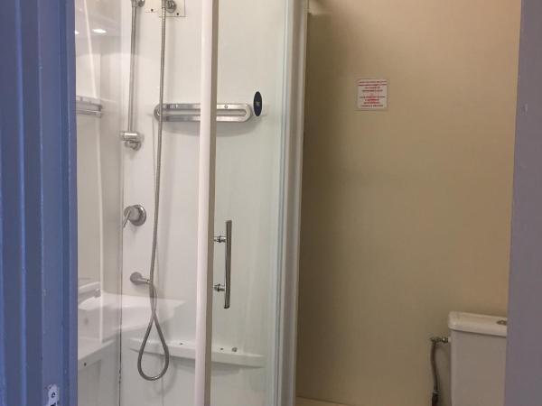 AUBERGE RIVA BELLA : photo 10 de la chambre chambre triple avec douche