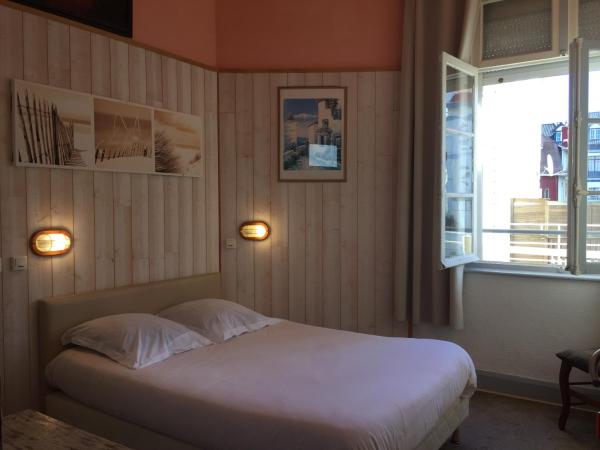 AUBERGE RIVA BELLA : photo 7 de la chambre chambre double ou lits jumeaux avec douche