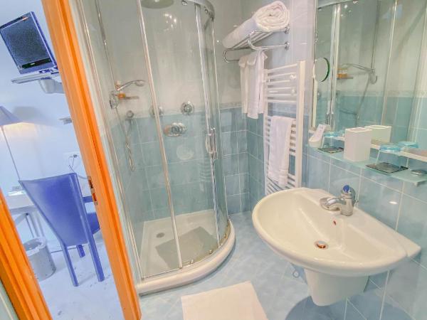 Villa St Maxime : photo 4 de la chambre chambre double avec terrasse