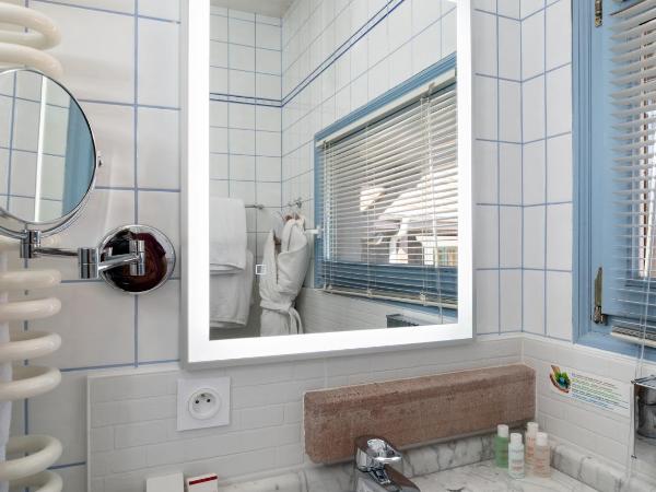 Le Manoir Au Lac : photo 2 de la chambre chambre double supérieure manoir - vue sur lac