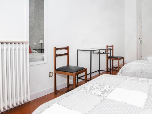 Hostal Tokio : photo 5 de la chambre chambre triple