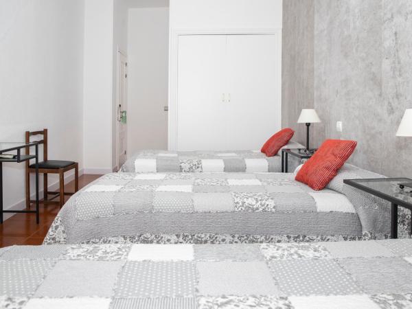 Hostal Tokio : photo 10 de la chambre chambre triple