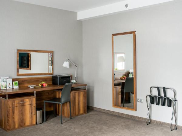 Holiday Inn Krakow City Centre, an IHG Hotel : photo 4 de la chambre suite lit king-size