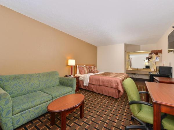 Americas Best Value Inn Near Downtown Nashville : photo 2 de la chambre chambre lit king-size affaires - fumeurs