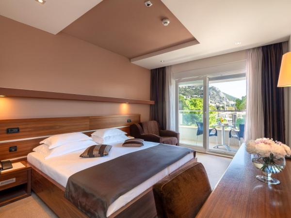 Hotel Plaža : photo 7 de la chambre chambre double ou lits jumeaux - vue partielle sur mer