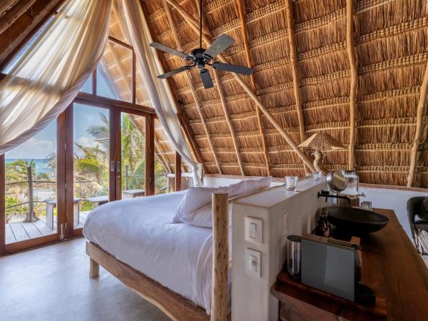 La Valise Tulum, member of Small Luxury Hotels : photo 6 de la chambre chambre face à la plage niveau supérieur