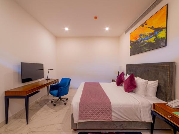 ELLAA RESIDENCES : photo 10 de la chambre chambre lit king-size avec balcon