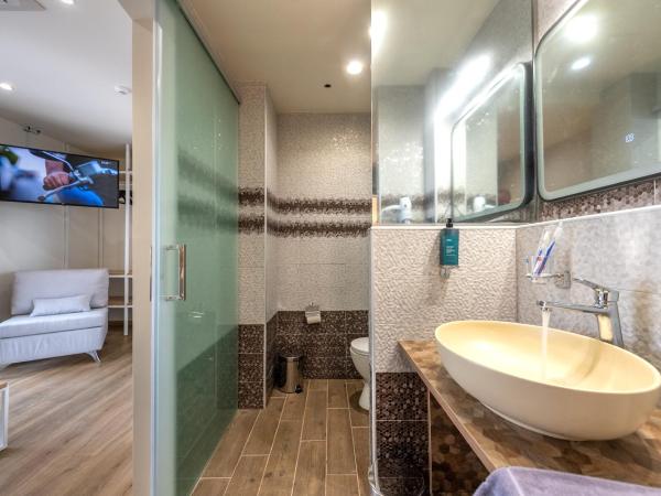 Hotel @Syngrou Fix : photo 10 de la chambre junior suite with sauna and private terrace