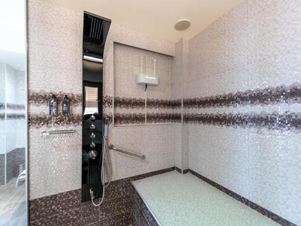 Hotel @Syngrou Fix : photo 9 de la chambre junior suite with sauna and private terrace