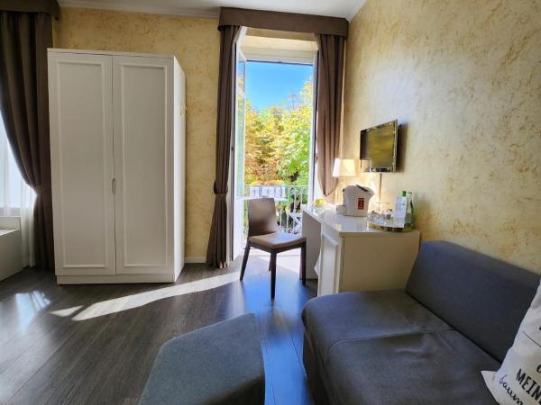 Hotel Millennium : photo 2 de la chambre chambre double supérieure avec balcon - vue partielle sur lac