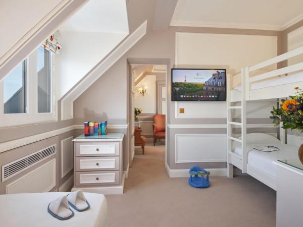 Hôtel Regina Louvre : photo 1 de la chambre suite familiale (2 adultes + 2 enfants)