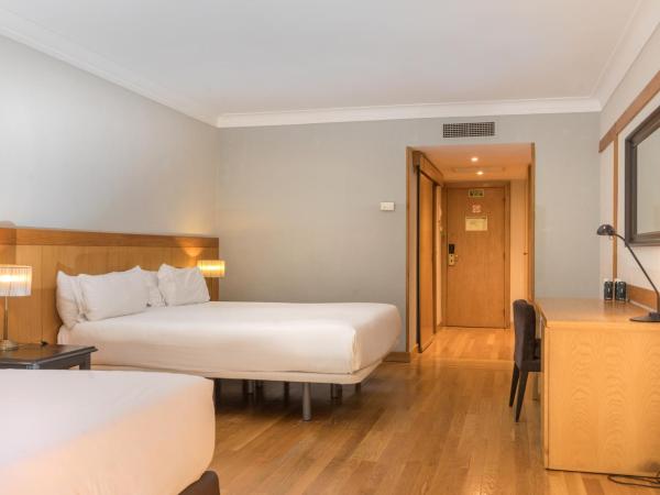 B&B HOTEL Sado Setúbal : photo 4 de la chambre chambre triple