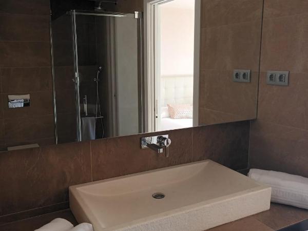 Hotel Monegal : photo 8 de la chambre chambre familiale supérieure