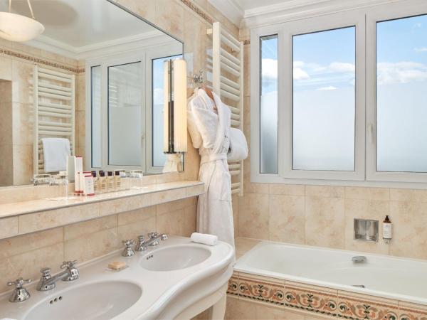 Hôtel Raphael : photo 10 de la chambre suite terrasse tour eiffel