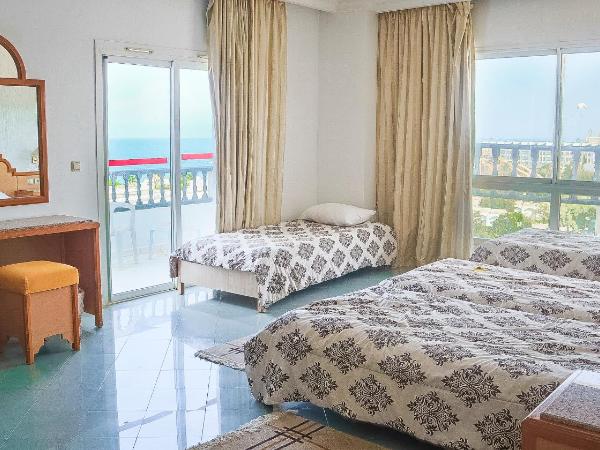 Hotel Royal Jinene Sousse : photo 1 de la chambre chambre quadruple avec balcon