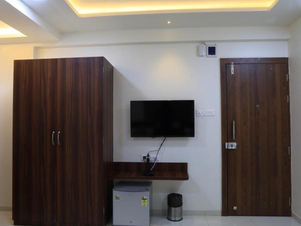 StayBird - NEST, A Premium Residences, Kharadi : photo 6 de la chambre chambre double ou lits jumeaux supérieure avec vue sur ville