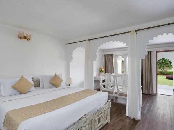 Swaroop Vilas - Lake Facing Boutique Hotel : photo 2 de la chambre chambre double - vue sur jardin