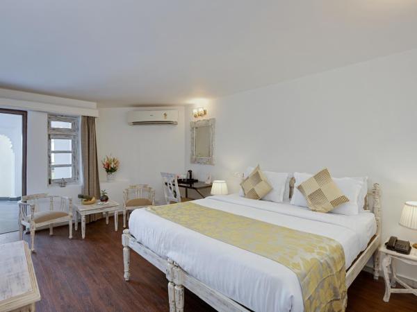 Swaroop Vilas - Lake Facing Boutique Hotel : photo 7 de la chambre chambre double - vue sur jardin