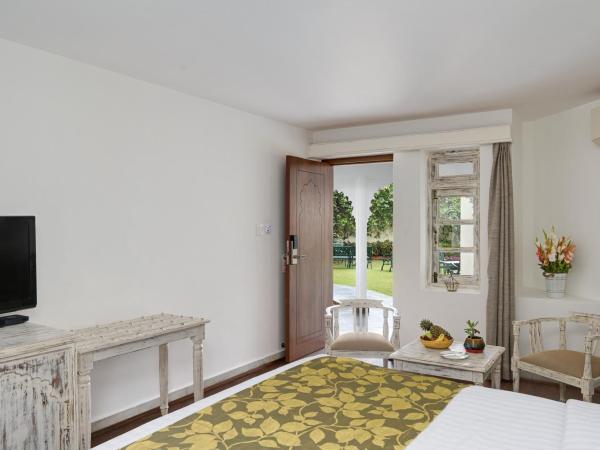 Swaroop Vilas - Lake Facing Boutique Hotel : photo 9 de la chambre chambre double - vue sur jardin