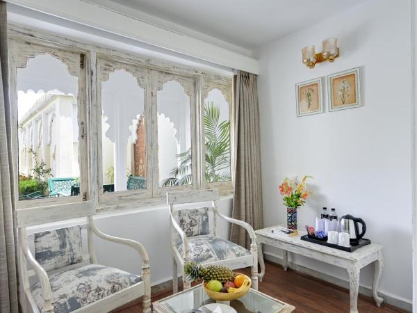 Swaroop Vilas - Lake Facing Boutique Hotel : photo 5 de la chambre chambre double - vue sur jardin