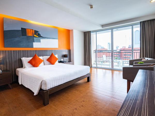 Hotel J Pattaya - SHA Extra Plus : photo 5 de la chambre chambre king-size de luxe - vue sur la ville
