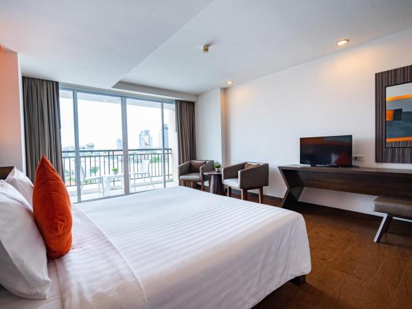 Hotel J Pattaya - SHA Extra Plus : photo 6 de la chambre chambre king-size de luxe - vue sur la ville