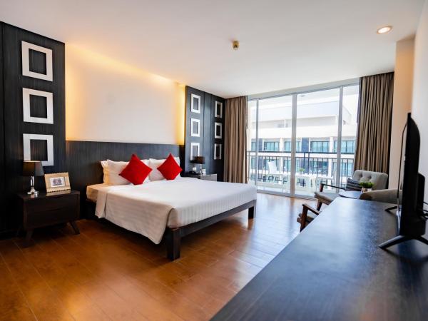 Hotel J Pattaya - SHA Extra Plus : photo 3 de la chambre chambre king-size de luxe - vue sur la ville