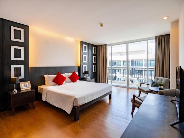 Hotel J Pattaya - SHA Extra Plus : photo 1 de la chambre chambre king-size de luxe - vue sur la ville