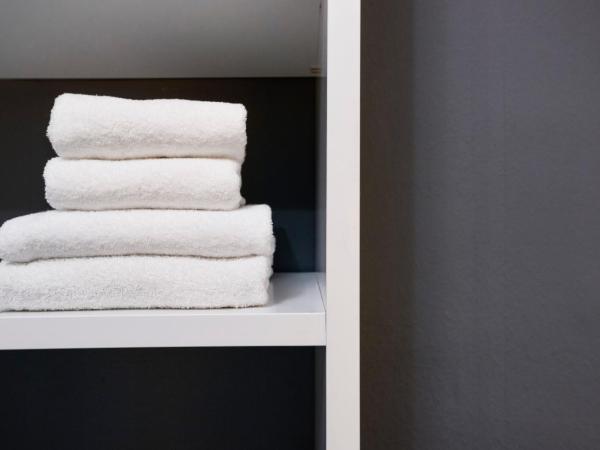 Old Town Hostel : photo 7 de la chambre chambre double ou lits jumeaux avec salle de bains commune