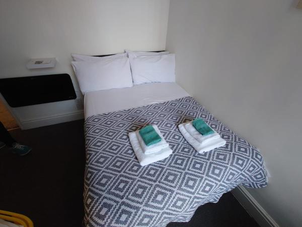 High Tide Hotel Oyo : photo 1 de la chambre petite chambre double