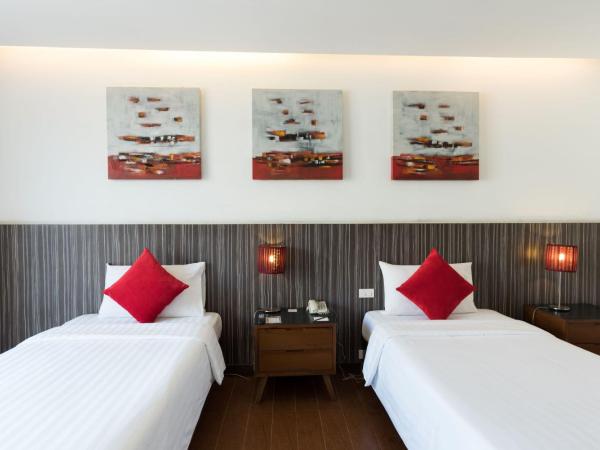 Hotel J Pattaya - SHA Extra Plus : photo 5 de la chambre chambre lits jumeaux de luxe avec vue sur la ville