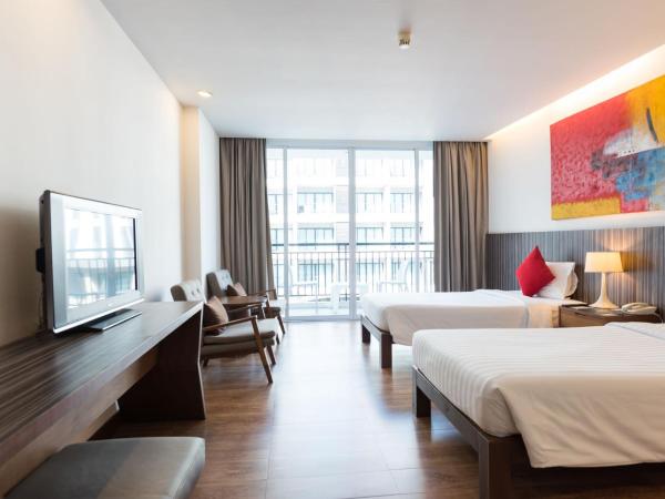 Hotel J Pattaya - SHA Extra Plus : photo 8 de la chambre chambre lits jumeaux de luxe avec vue sur la ville