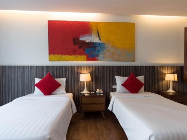 Hotel J Pattaya - SHA Extra Plus : photo 7 de la chambre chambre lits jumeaux de luxe avec vue sur la ville