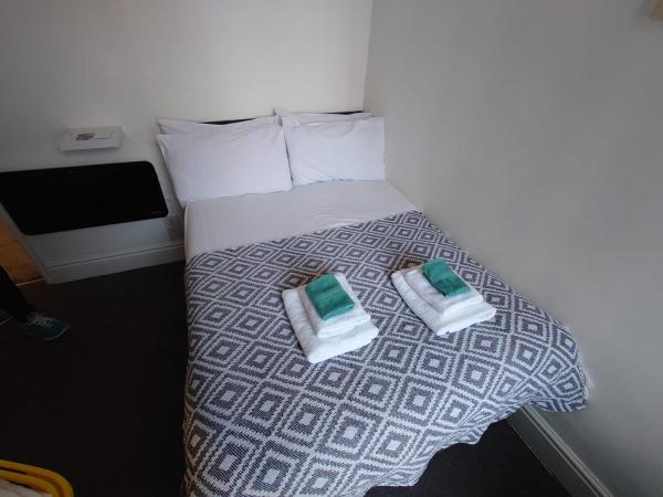 High Tide Hotel Oyo : photo 4 de la chambre petite chambre double